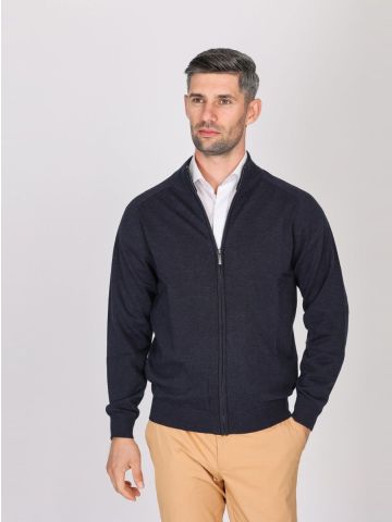 Men's pullover with zipper